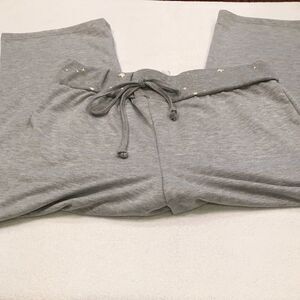 Love Mood gray with stars size Large Capri with tie waist.